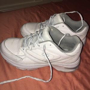 Walking/jogging shoes